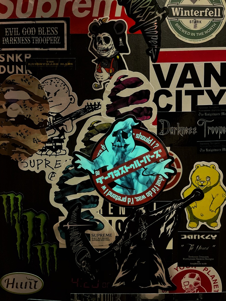 Ghost In The Darkness Luminous Sticker (1枚)