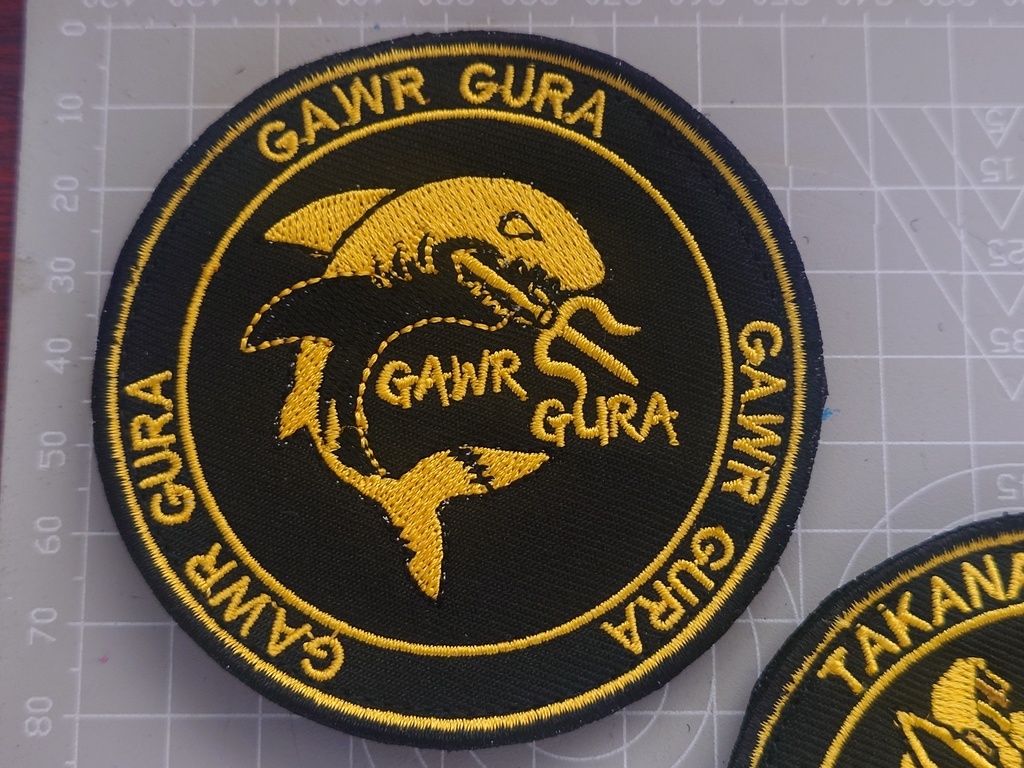 8cm circular patch "HoloLiveEN Mascot" - Gawr Gura =2=