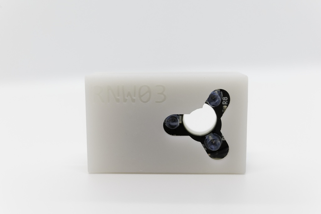 動画を再生できるピアス「RNW03」