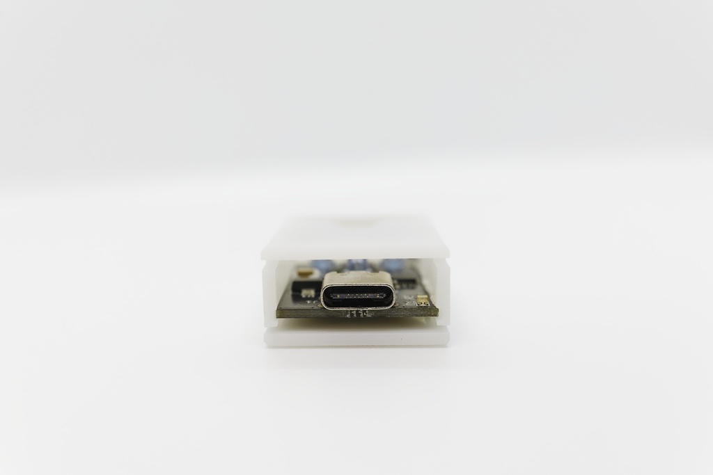 動画を再生できるピアス「RNW03」