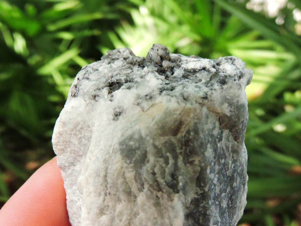 黒×白の美コントラスト✨トチリナイト原石 標本【フィンランド・希少鉱物】