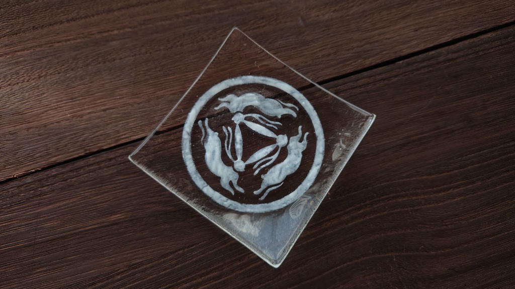 三兎紋小皿