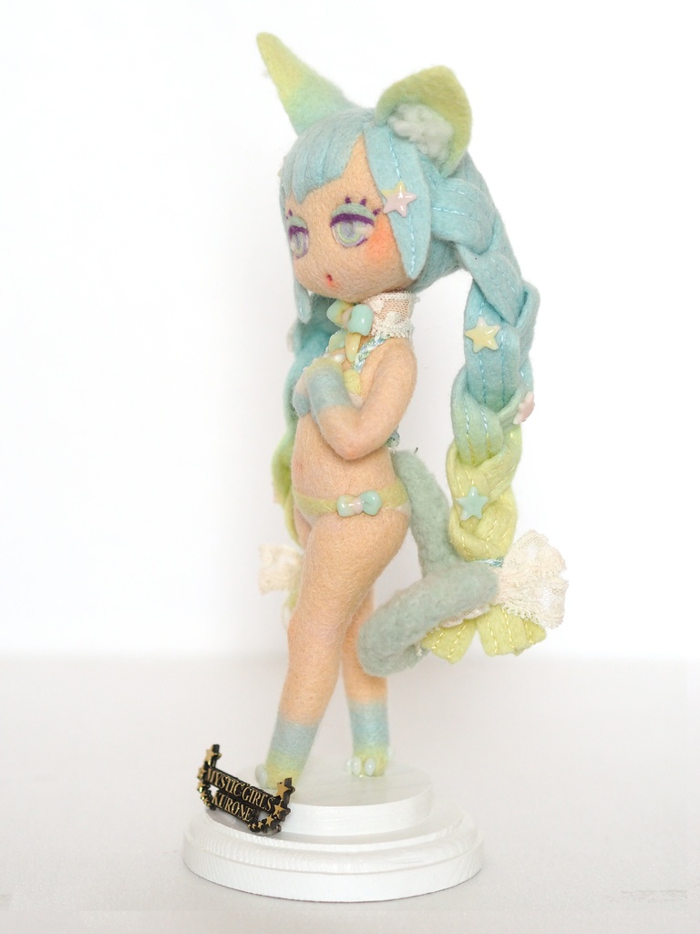 羊毛フィギュア『RISA』