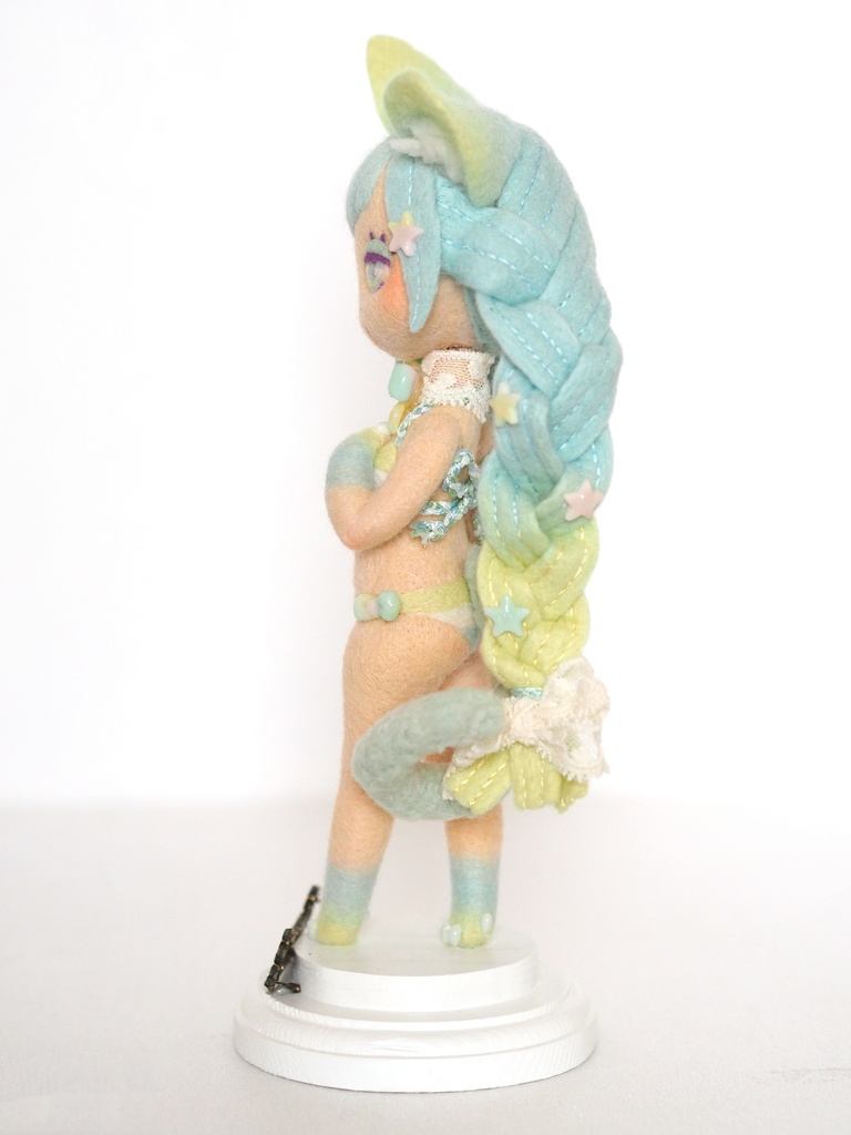 羊毛フィギュア『RISA』