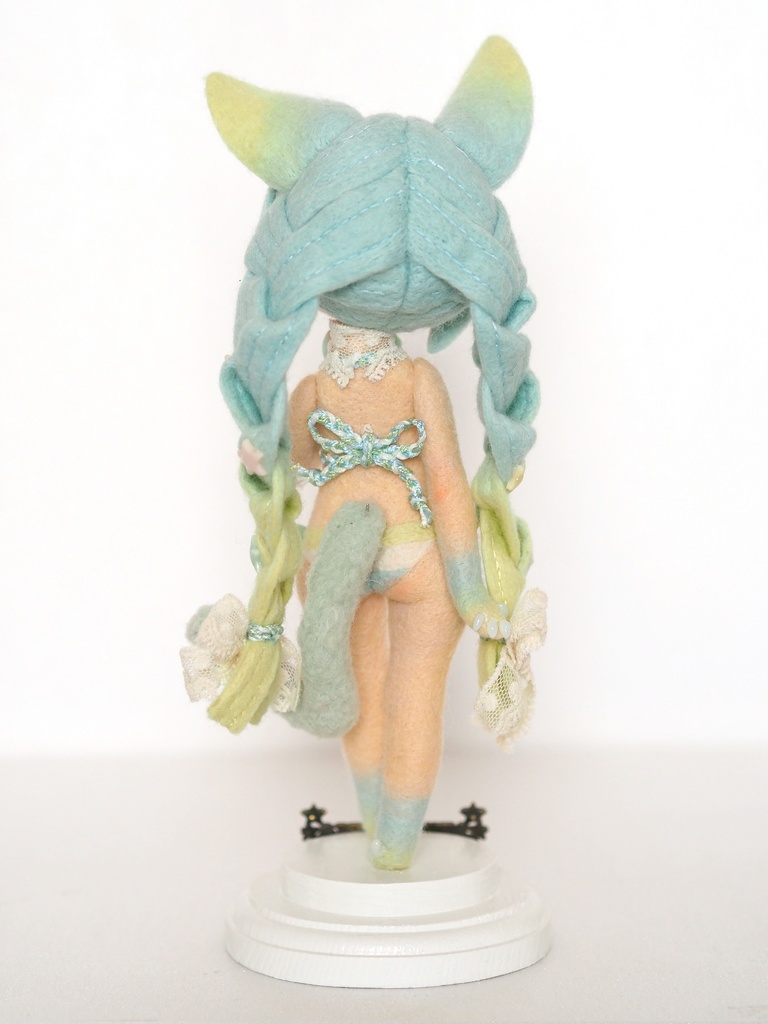 羊毛フィギュア『RISA』