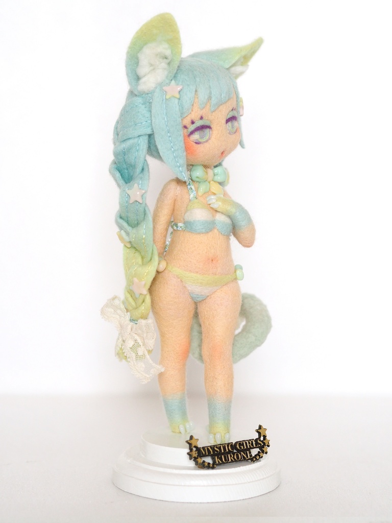 羊毛フィギュア『RISA』