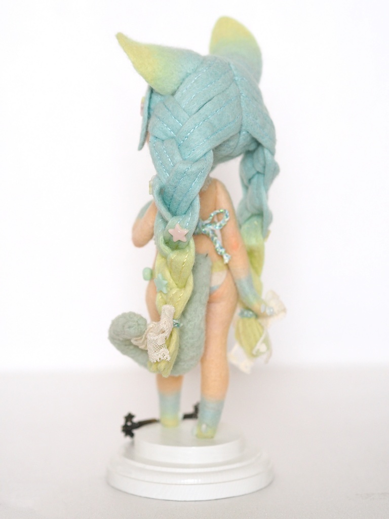 羊毛フィギュア『RISA』