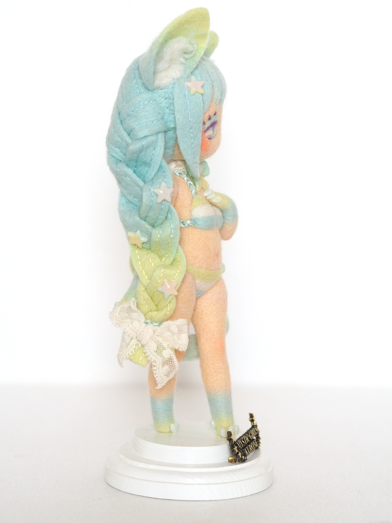 羊毛フィギュア『RISA』