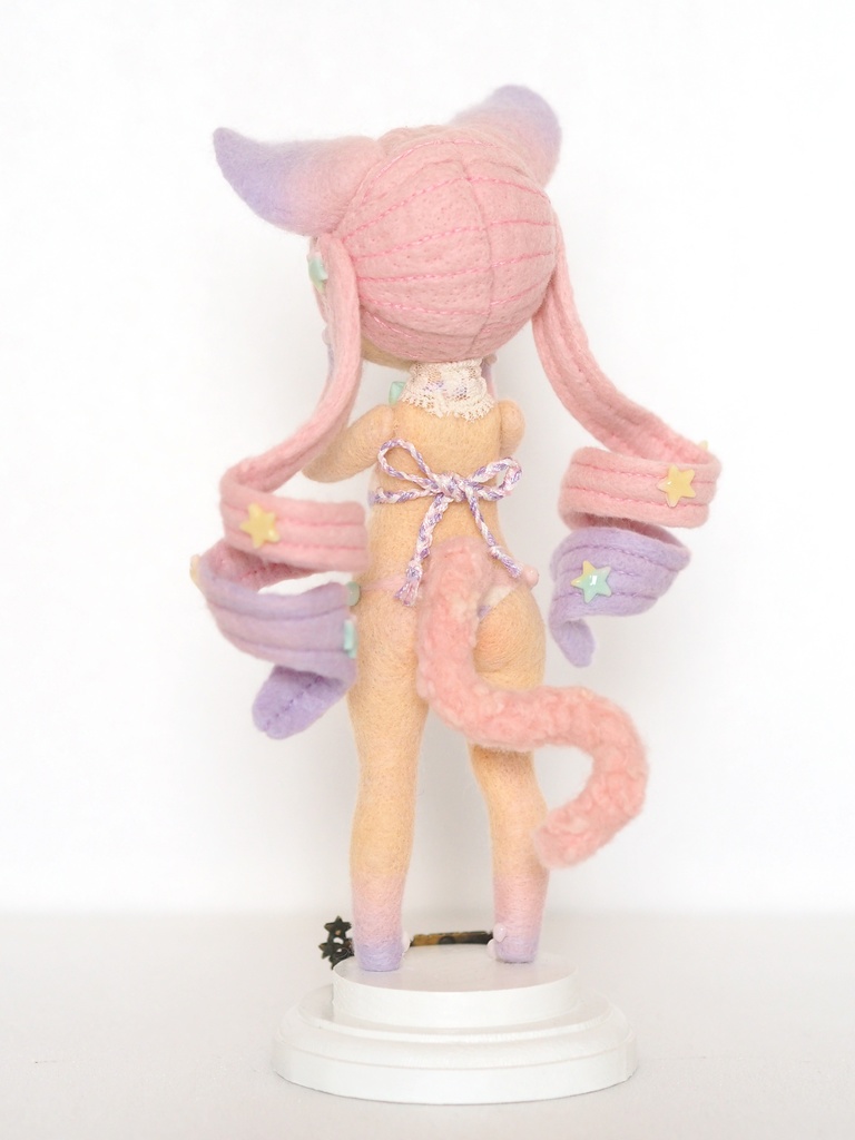 羊毛フィギュア『NICO』