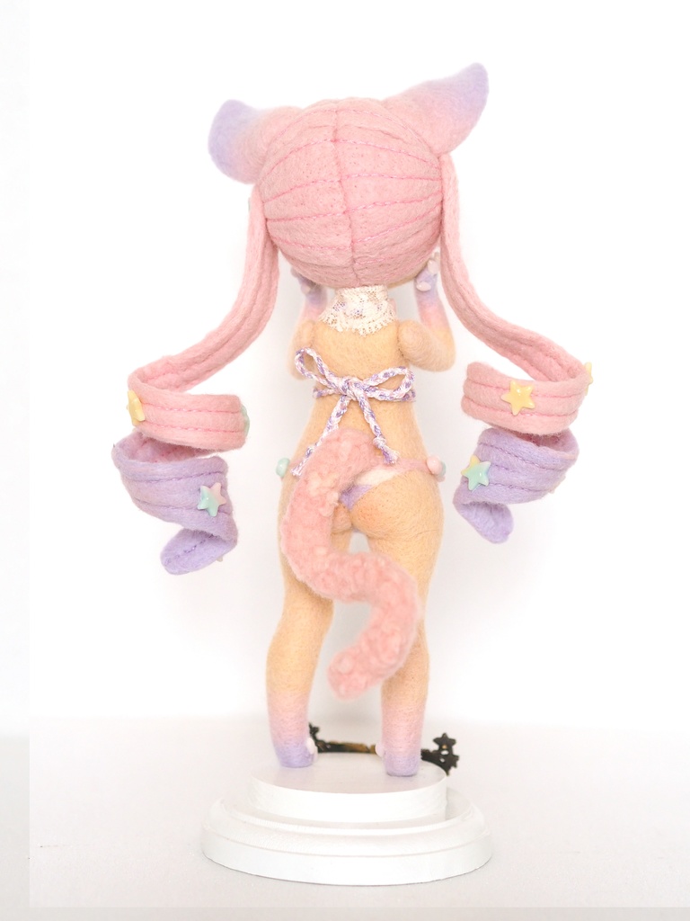 羊毛フィギュア『NICO』