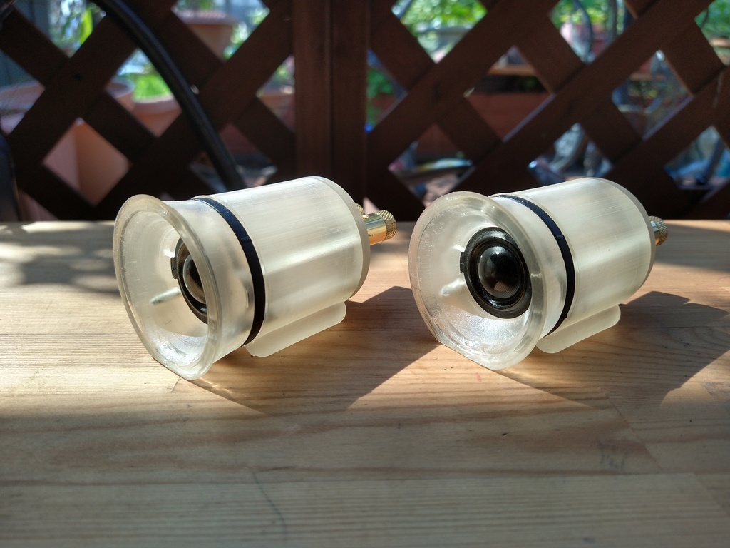 スーパートゥイーターユニットを設置するための台座のデータ