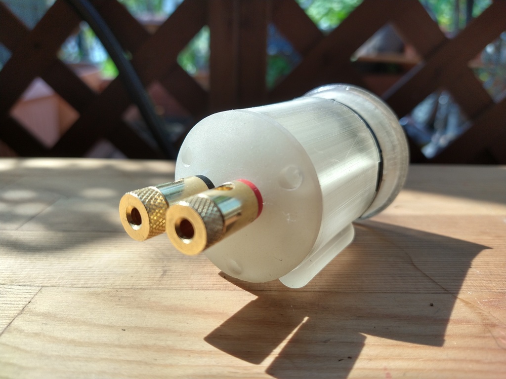 スーパートゥイーターユニットを設置するための台座のデータ