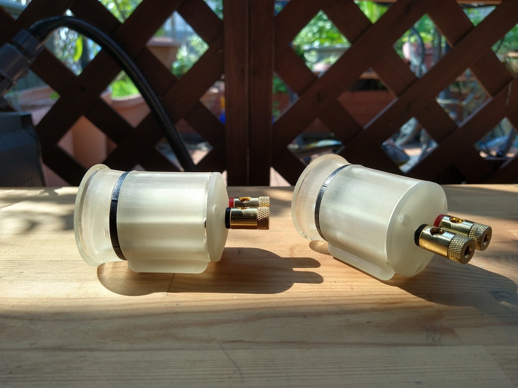 スーパートゥイーターユニットを設置するための台座のデータ