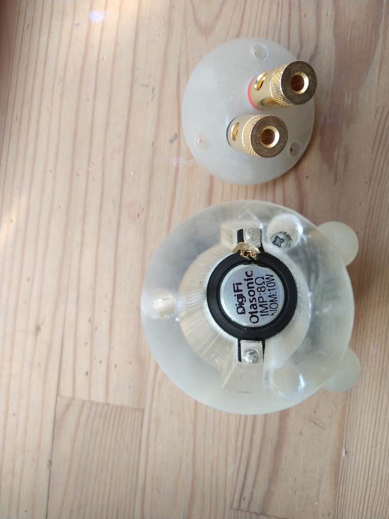 スーパートゥイーターユニットを設置するための台座のデータ