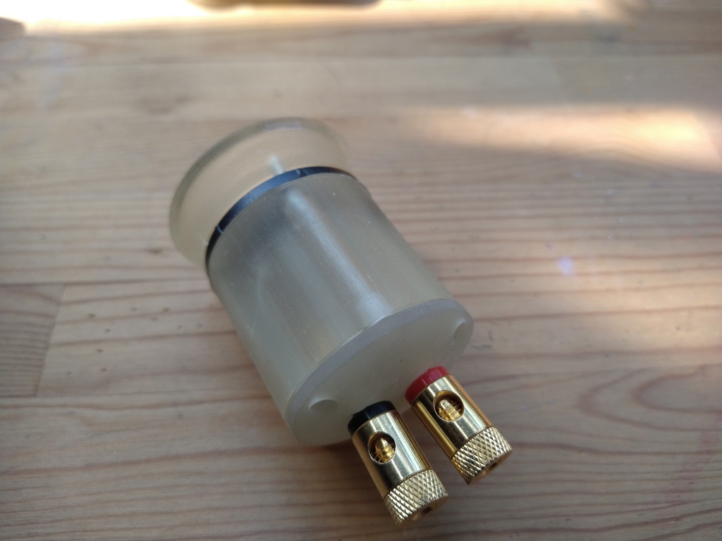 スーパートゥイーターユニットを設置するための台座のデータ