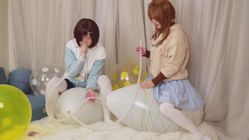 相手の風船に息を吹きかけるトランプゲーム