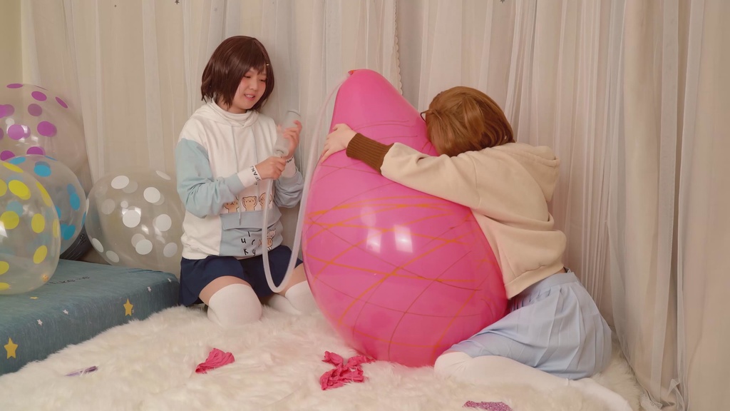 相手の風船に息を吹きかけるトランプゲーム