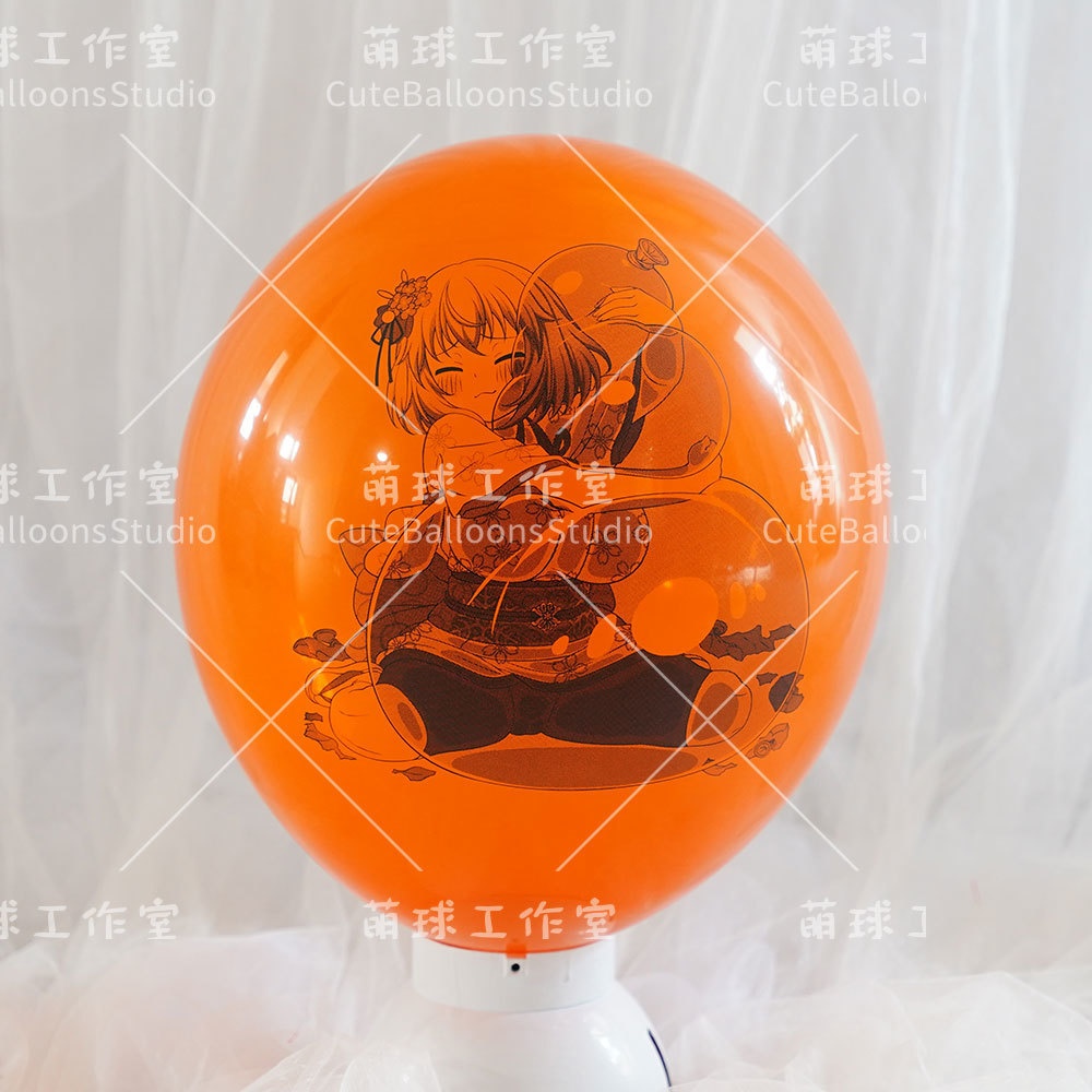 【風船ギフトボックスの印刷】心兎ふみゆ 座って風船を抱く