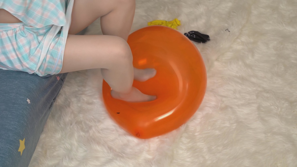 【過去の作品】水着姿の無千がTT17とTT24風船7つを遊んで爆発させます(一部の息吹きを含む)