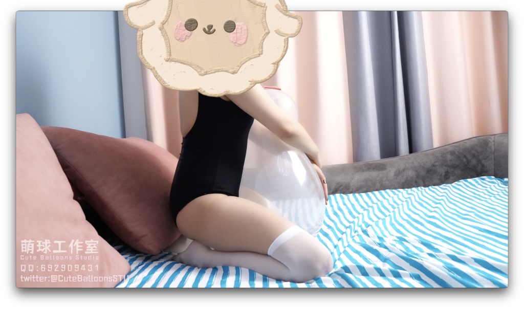 御桃子水着で濡れたQ18風船で遊ぶ