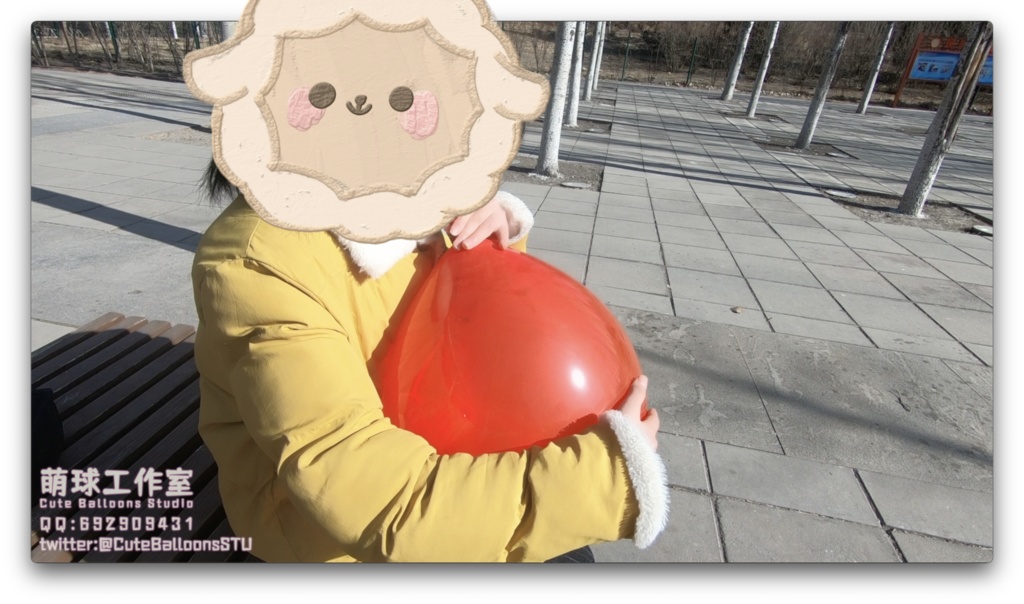 阿兜公園で風船遊びをする