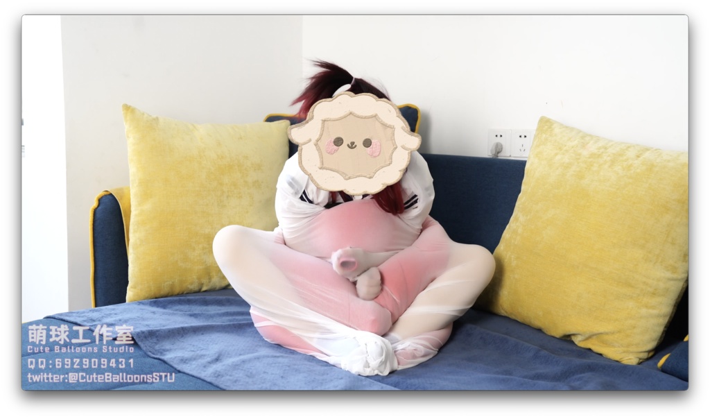 悠香の服にQL48風船を入れる