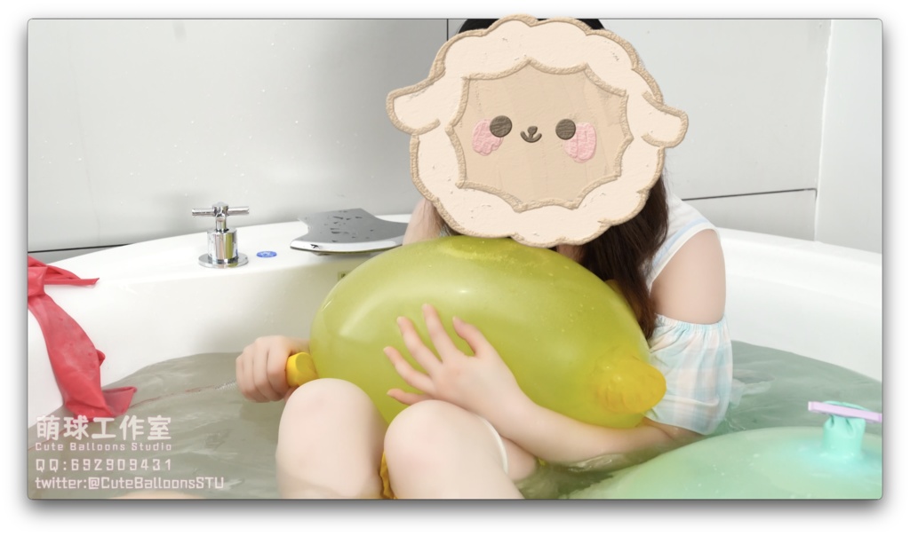 貓貓餅バスタブに風船を水で充填POP