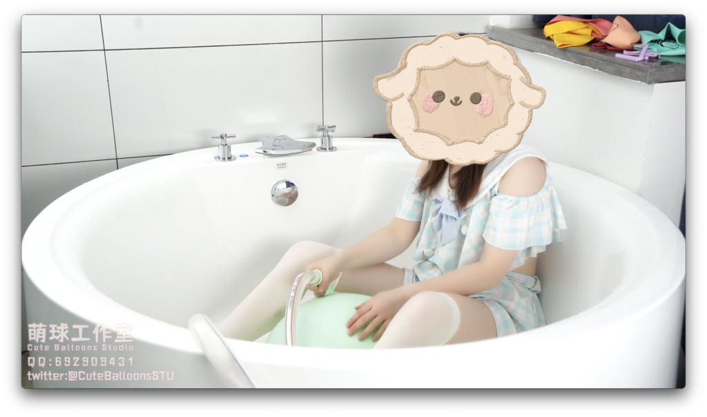 貓貓餅バスタブに風船を水で充填POP