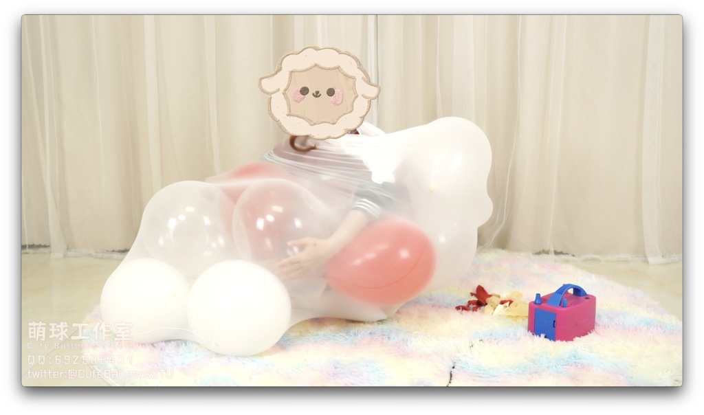 悠香は服の中に12インチ風船を詰め込んだ(POP)