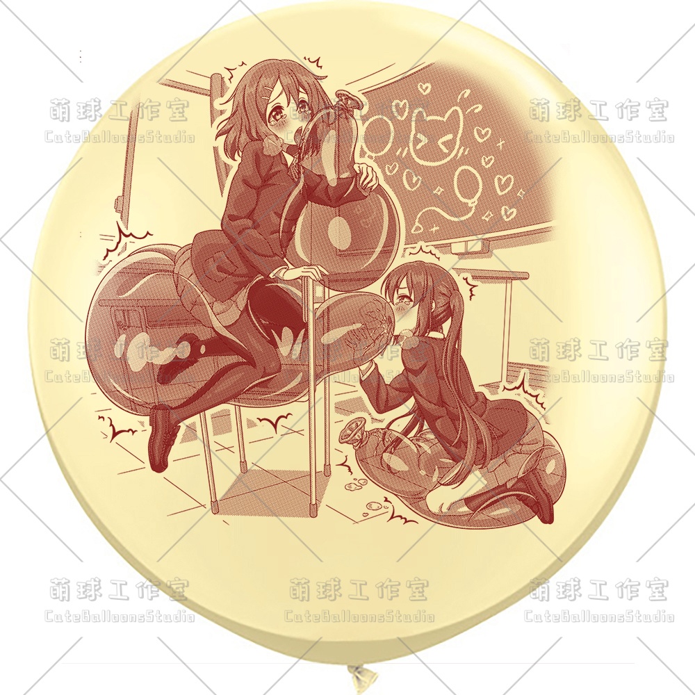 【現物】教室の椅子で風船遊びをする女の子(ブラウンインキ)(C1-05)