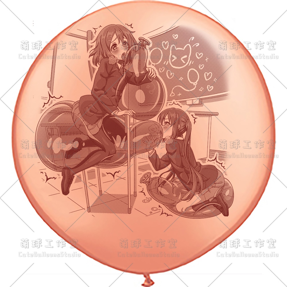 【現物】教室の椅子で風船遊びをする女の子(ブラウンインキ)(C1-05)
