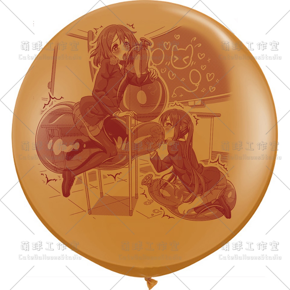 【現物】教室の椅子で風船遊びをする女の子(ブラウンインキ)(C1-05)