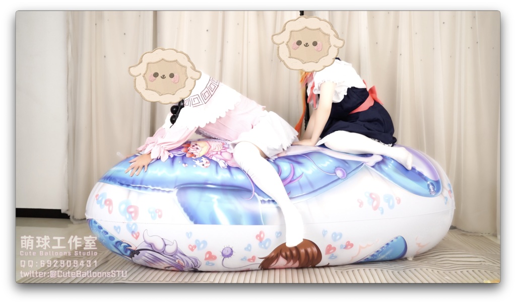 トールとカンナが一緒に空気入り抱き枕を極限までポップに