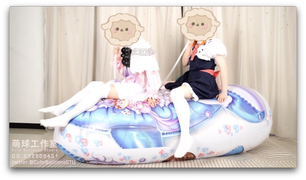 トールとカンナが一緒に空気入り抱き枕を極限までポップに