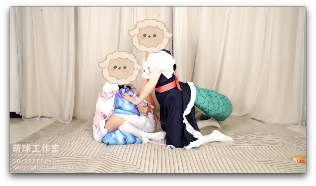 トールとカンナが一緒に空気入り抱き枕を極限までポップに