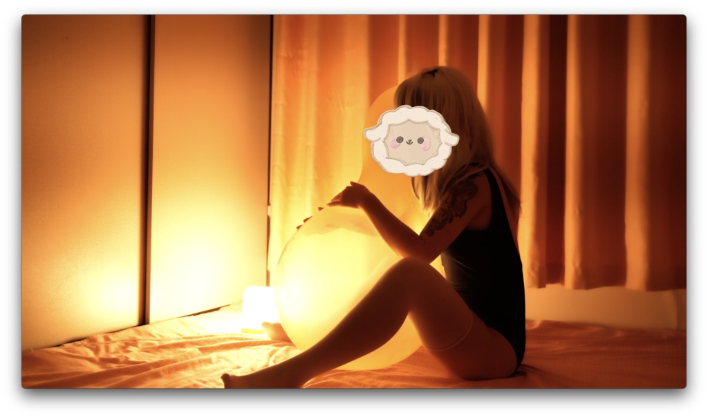 夜寝る前に風船を遊ぶ