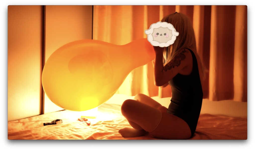 夜寝る前に風船を遊ぶ