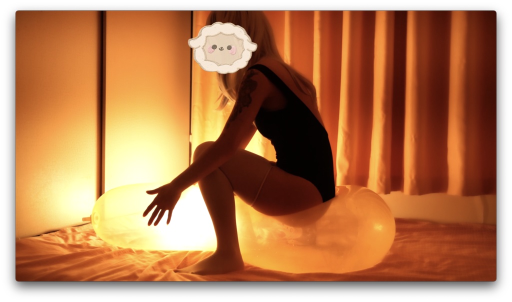 夜寝る前に風船を遊ぶ