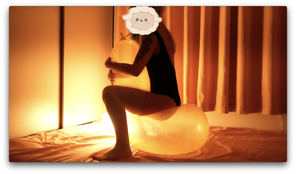 夜寝る前に風船を遊ぶ