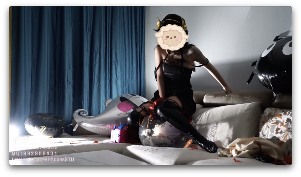 2023年ハロウィン、悠香が口でQ36を吹いて、風船が割れるまで乗る