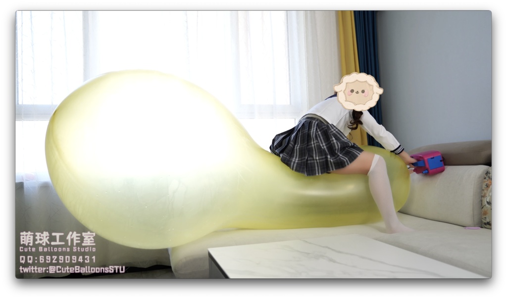 悠香がR36Lの風船で遊ぶ