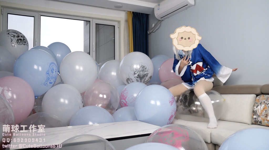 小さなサメが風船で部屋一杯になるまで膨らませる(O18 * 80)