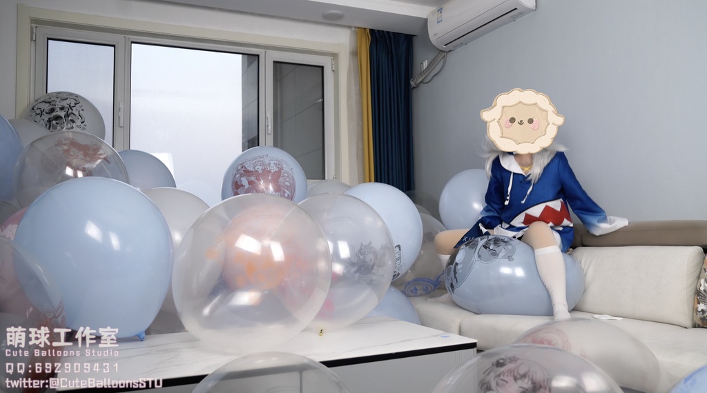 小さなサメが風船で部屋一杯になるまで膨らませる(O18 * 80)