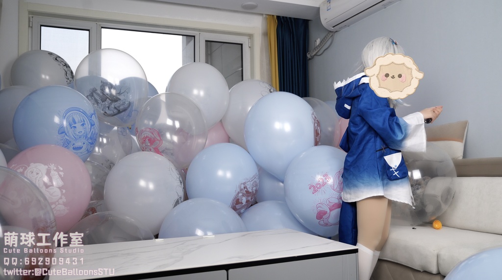 小さなサメが風船で部屋一杯になるまで膨らませる(O18 * 80)