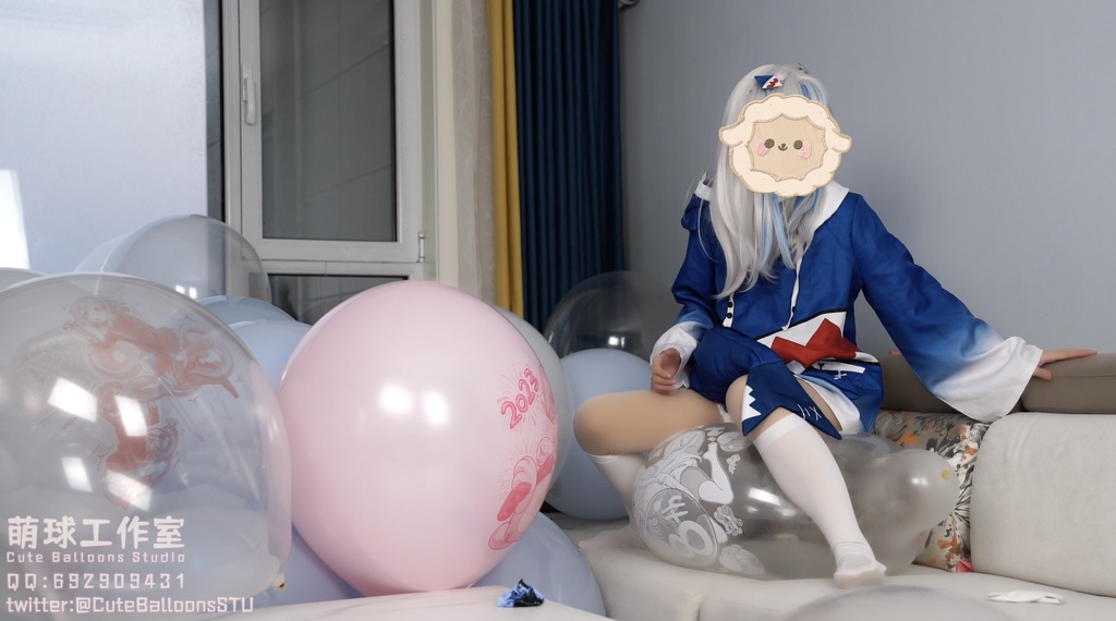 小さなサメが風船で部屋一杯になるまで膨らませる(O18 * 80)