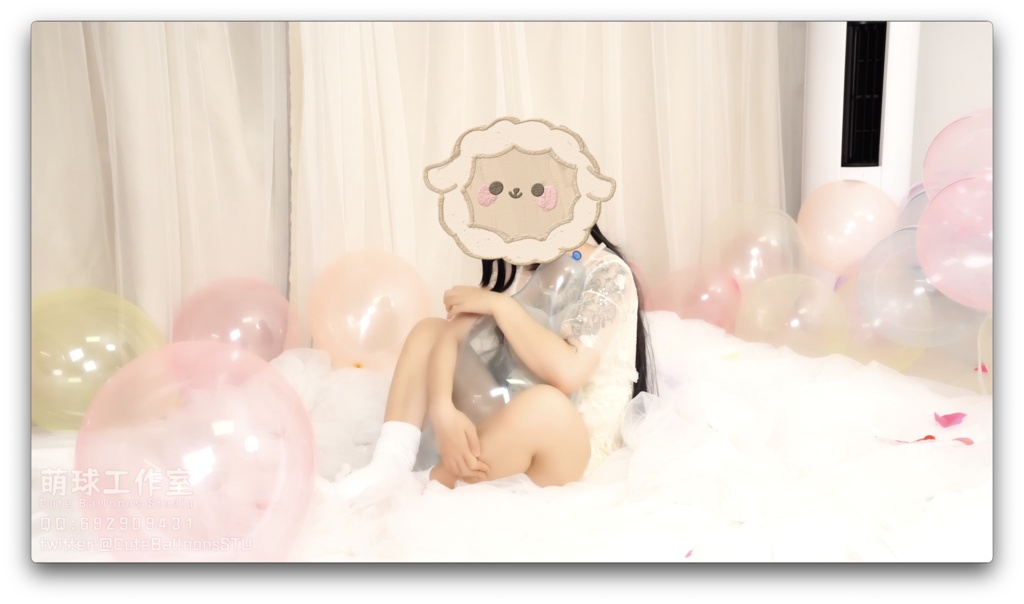 悠香が泡色風船の束で遊ぶ(少し嬌喘がある)