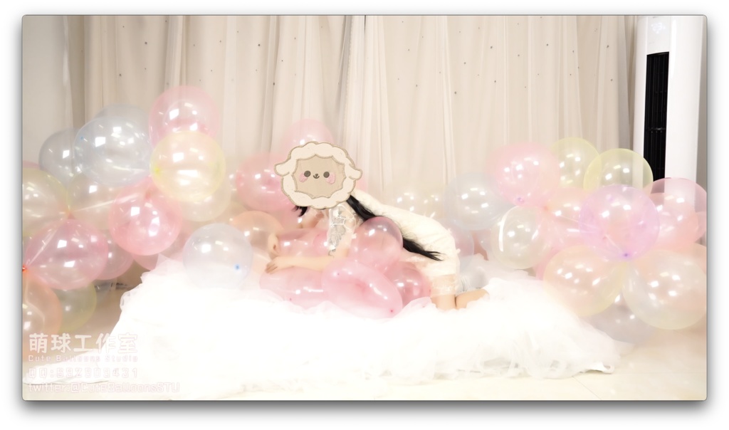 悠香が泡色風船の束で遊ぶ(少し嬌喘がある)