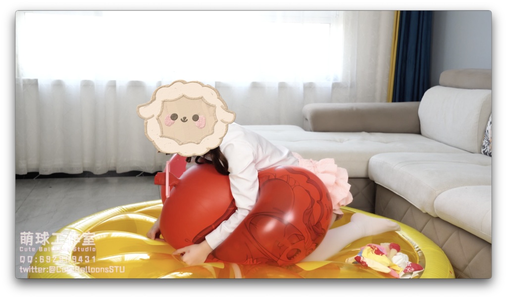 悠香国産72インチ気象気球が極限まで膨張し最終的に破裂(風船にはアニメの絵柄が印刷されている)