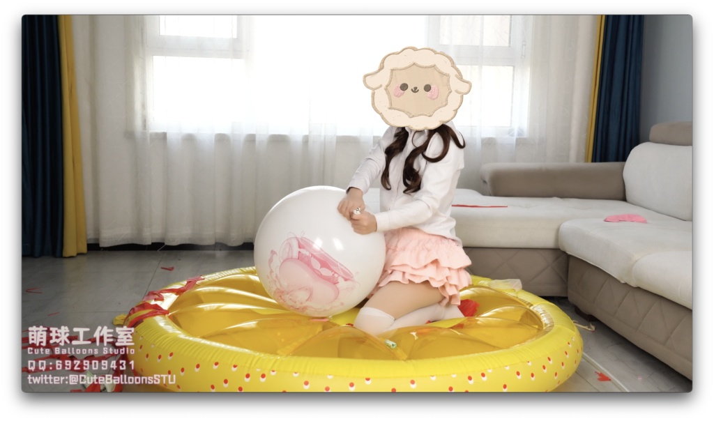 悠香国産72インチ気象気球が極限まで膨張し最終的に破裂(風船にはアニメの絵柄が印刷されている)