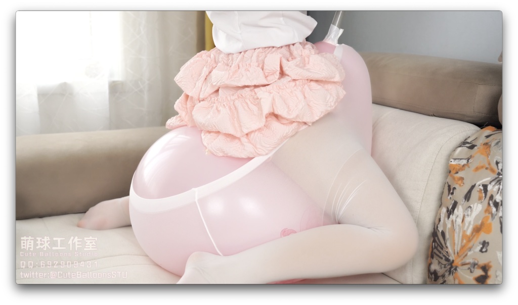 ストッキングに印刷風船を入れる(風船に乗って空気を入れ続け、風船は限界まで空気を入れられた。お尻の下で破裂するまで。89分超長時間)